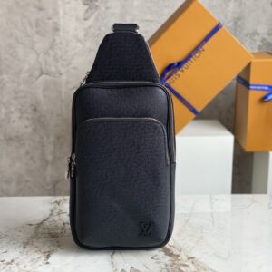 AVENUE Crossbody Bag Black