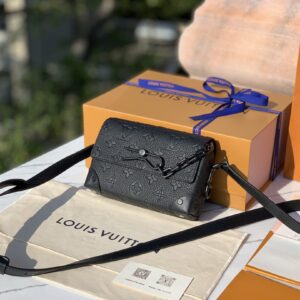 Steamer crossbody bag