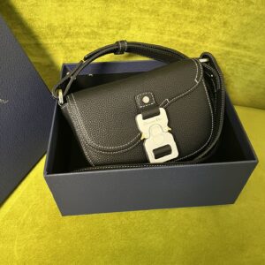 Men's saddle messenger bag