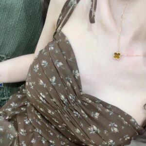 Four leaf clover medium sized necklace