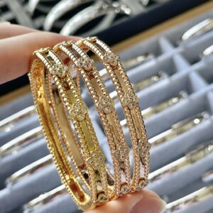 VCA narrow telescope-style bracelet
