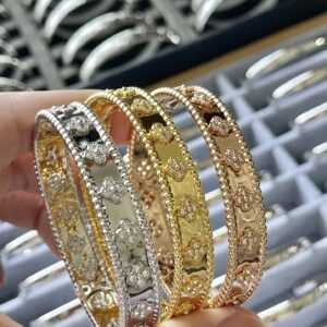 VCA wide telescope-style bracelet