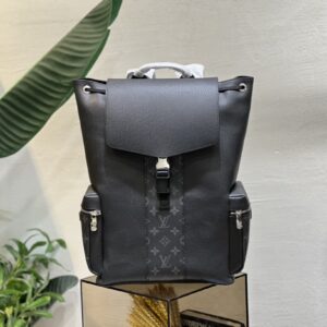 Outdoor shoulder bag
