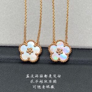 Lucky spring floral necklace