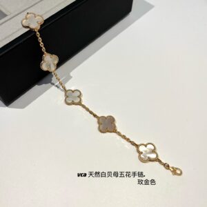 White mother-of-pearl bracelet