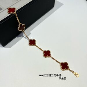 Red four-leaf bracelet