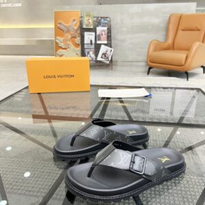Italian leather sandal with pattern print