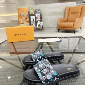 Italian leather sandal with pattern print