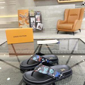 Italian leather sandal with pattern print
