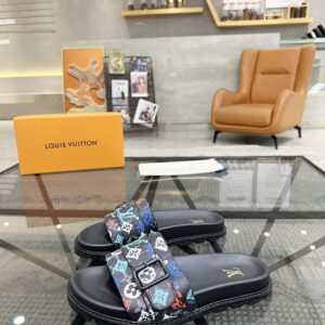Italian leather sandal with pattern print
