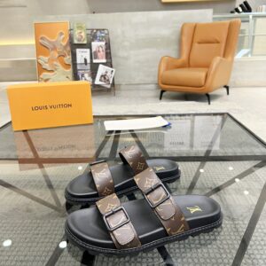 Italian leather sandal with pattern print