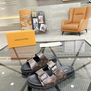 Italian leather sandal with pattern print