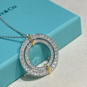T round diamond necklace