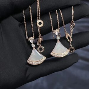 18k gold diamond white mother-of-pearl necklace