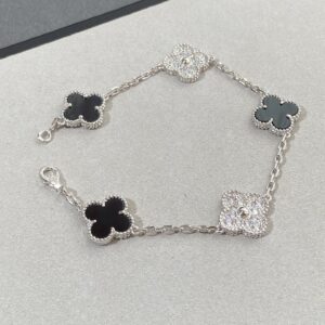 Four-leaf Interruption Black Bracelet