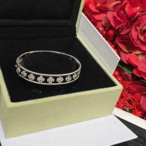 Van Cleef & Arpels Tassel diamond bracelet