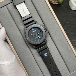 Panerai PAM1616 47mm Watch with Carbon Fiber Case