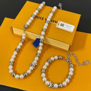Louis Vuitton MONOGRAM PEARLS Cuban chain necklace bracelet set
