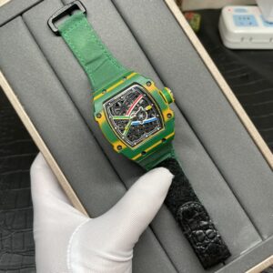 Green carbon fiber mechanical watch