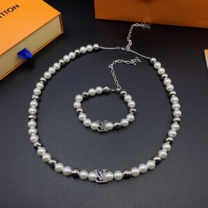 Louis Vuitton new handchain, available in stock