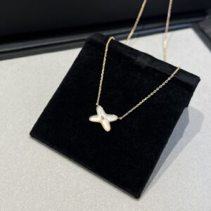 Chaumet white shell necklace