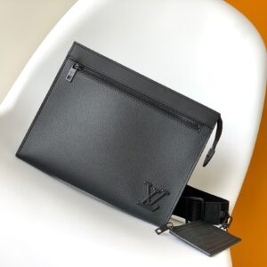 Messenger Voyage bag with aerogram leather