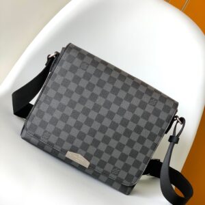 District small messenger bag