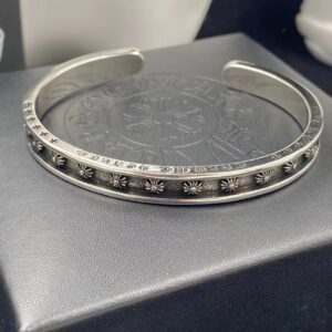 CROWN cross bangle