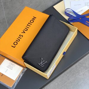 Zippy vertical leather wallet