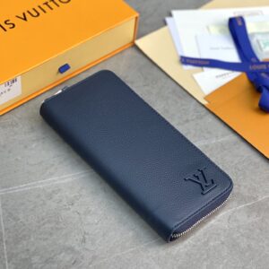 Zippy vertical leather wallet