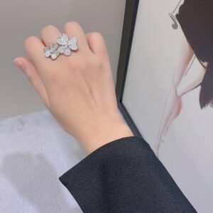 Van Cleef Arpels Heart Flower Ring