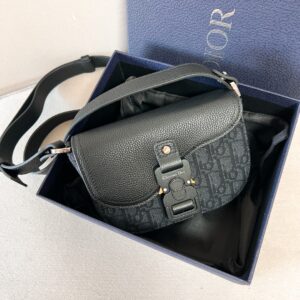 Men's saddle messenger bag