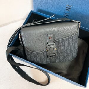 Saddle messenger bag with crocodile leather