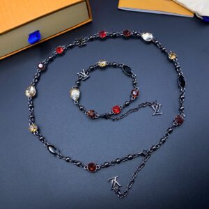 Necklace bracelet set