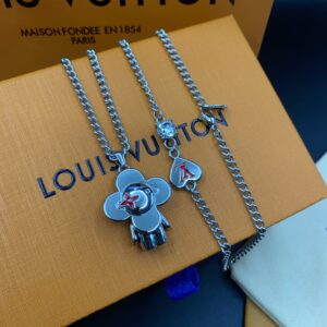 Necklace product item