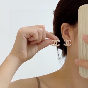 Chanel shallow pink crystal earring