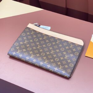 Large bag with notebook storage