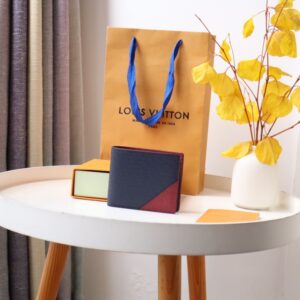 Multiple wallet Taiga leather