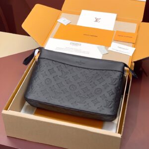 Louis Vuitton Pochette Voyage Souple print handbag