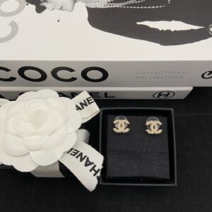 Pearl dual c stud earrings