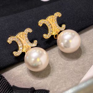 18k gold triumph pearl stud earrings