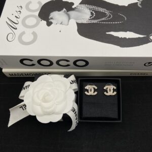 Pearl dual c stud earrings