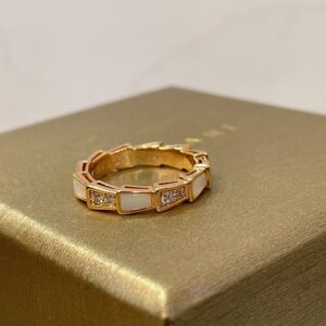 Bvlgari white pearl narrow ring
