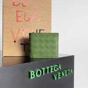 Bv classic woven wallet