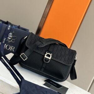 Dior 8 Handbag with Strap 1EIPO302