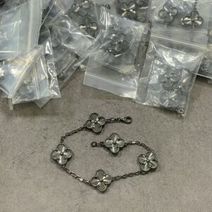 Gun Color Four-leaf Bracelet