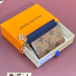 Porto Cult LV Charm Model M82132