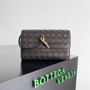 BV Andiamo premium leather handbag