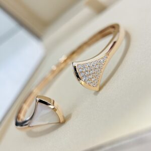 Diva series white mother-of-pearl open bracelet