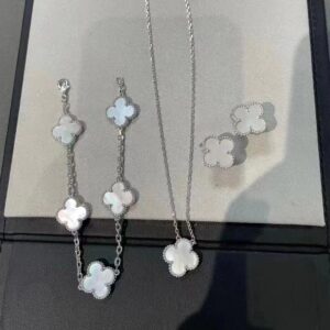 Five flowers white pearl bracelet platinum version
